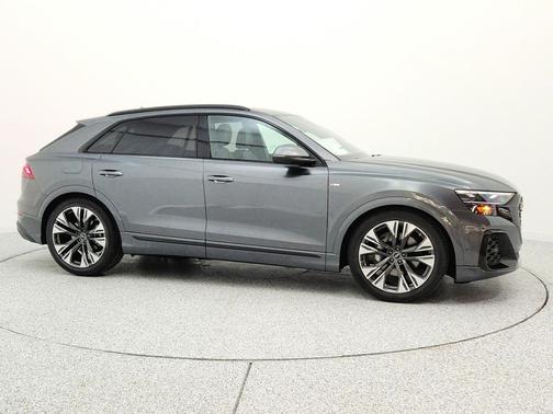 Daytona Gray Pearl Effect 2026 Audi Q8 55 Premium Plus