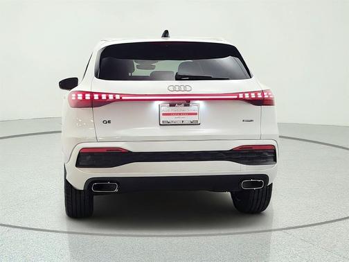 Glacier White Metallic 2025 Audi Q5 Premium