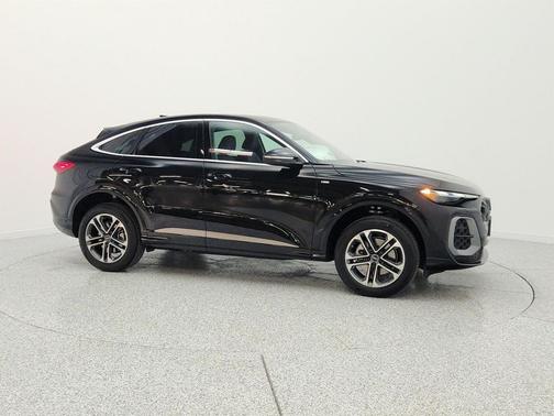 Mythos Black Metallic 2026 Audi Q5 Sportback Premium TFSI quattro S tronic