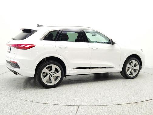 Arkona White 2026 Audi Q5 Premium Plus TFSI quattro S tronic