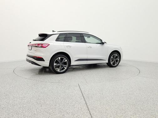Glacier White Metallic 2023 Audi Q4 e-tron Premium 50 quattro