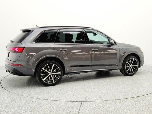 Samurai Gray Metallic 2023 Audi Q7 55 Premium Plus
