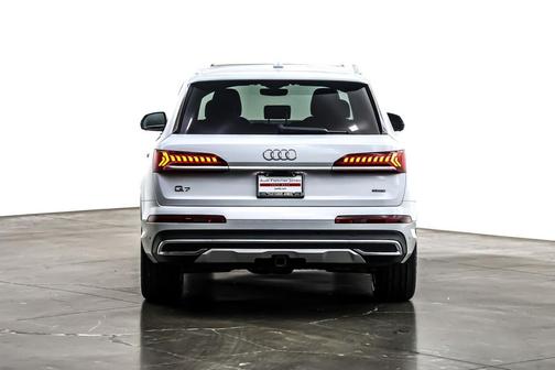 2023 Audi Q7 55 Premium Plus