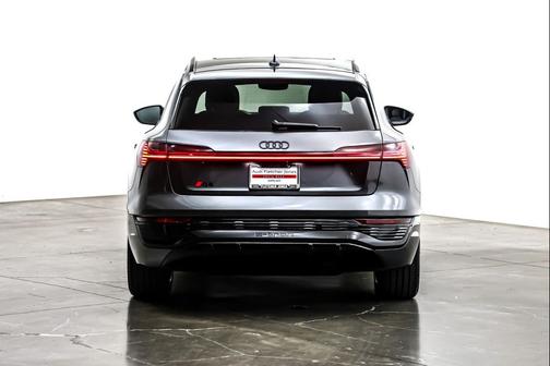 2024 Audi Q8 e-tron Prestige