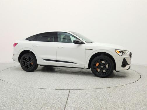 Glacier White Metallic 2023 Audi e-tron Sportback S line Premium
