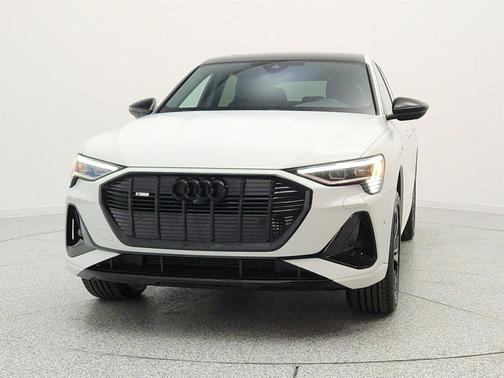Glacier White Metallic 2023 Audi e-tron Sportback S line Premium