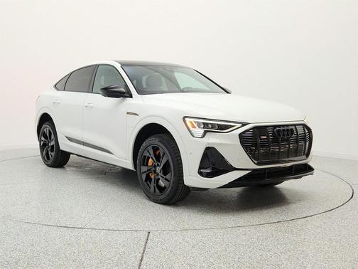 Glacier White Metallic 2023 Audi e-tron Sportback S line Premium