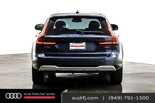 2022 Volvo V90 Cross Country B6