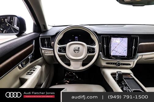 2022 Volvo V90 Cross Country B6