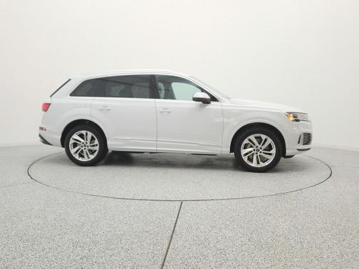 Glacier White Metallic 2023 Audi Q7 45 Premium
