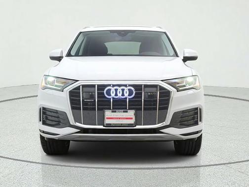 Glacier White Metallic 2023 Audi Q7 45 Premium