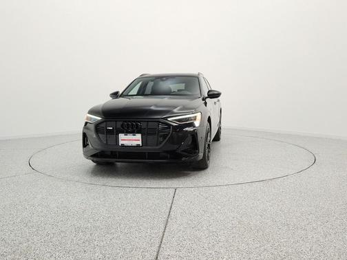 Mythos Black Metallic 2023 Audi e-tron Premiumwe