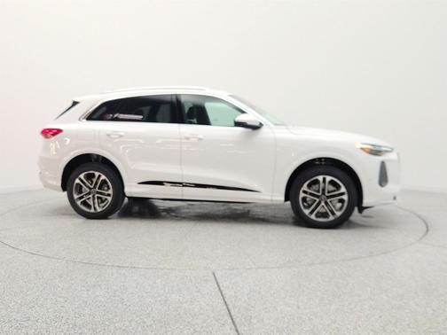 Arkona White 2026 Audi Q5 Premium Plus TFSI quattro S tronic