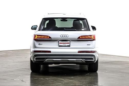 2024 Audi Q7 45 Premium Plus