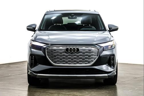 2022 Audi e-tron Premium Plus