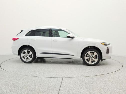 Glacier White Metallic 2026 Audi Q5 Premium Plus TFSI quattro S tronic