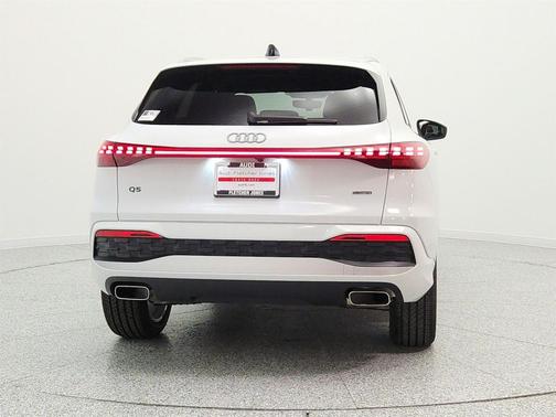 Glacier White Metallic 2026 Audi Q5 Premium Plus TFSI quattro S tronic