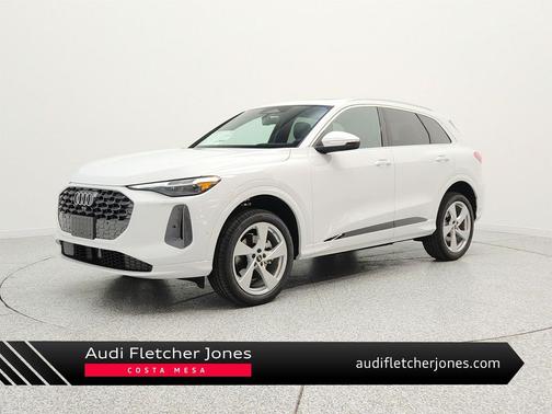 Glacier White Metallic 2026 Audi Q5 Premium Plus TFSI quattro S tronic