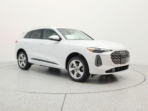 Glacier White Metallic 2026 Audi Q5 Premium Plus TFSI quattro S tronic