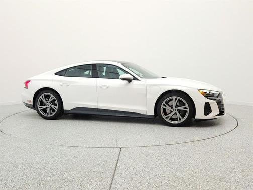 Ibis White 2023 Audi e-tron GT Premium Plus quattro