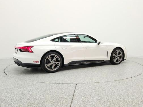 Ibis White 2023 Audi e-tron GT Premium Plus quattro