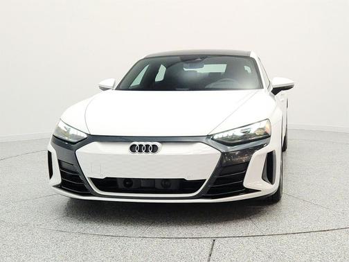Ibis White 2023 Audi e-tron GT Premium Plus quattro