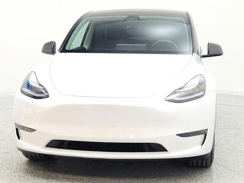 Pearl White Multi-Coat 2023 Tesla Model Y Long Range Dual Motor All-Wheel Drive