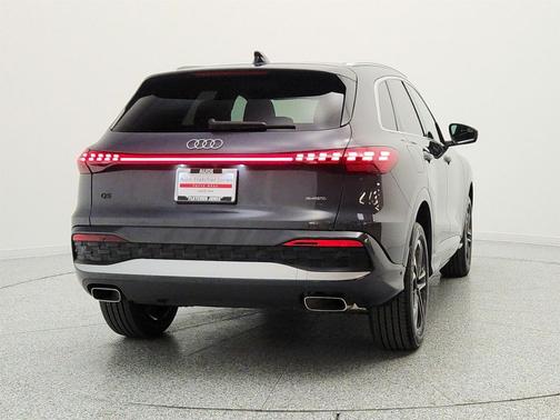 Tambora Gray Metallic 2025 Audi Q5 Premium Plus TFSI quattro S tronic