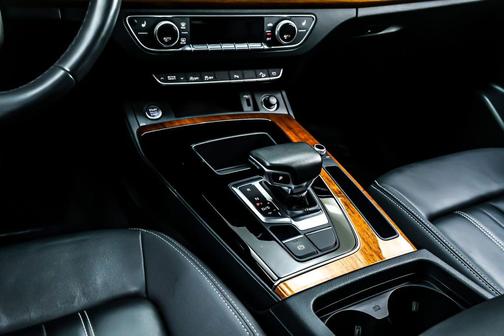 2023 Audi Q5 45 S line Premium