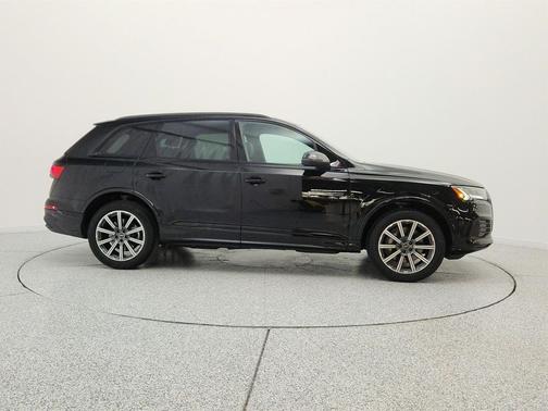 Mythos Black Metallic 2023 Audi Q7 45 Premium Plus