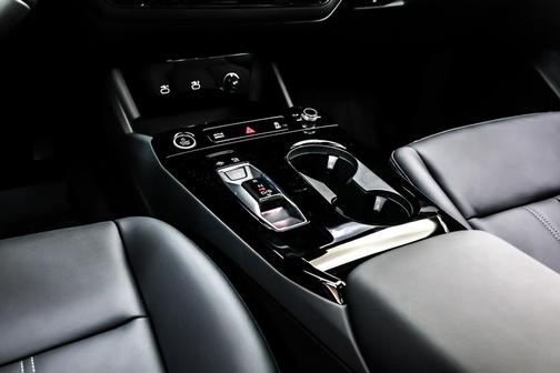 2025 Audi Q6 e-tron Premium Plus