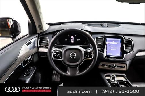 2023 Volvo XC90 Recharge Plug-In Hybrid T8 Ultimate Dark Theme 7-Seater