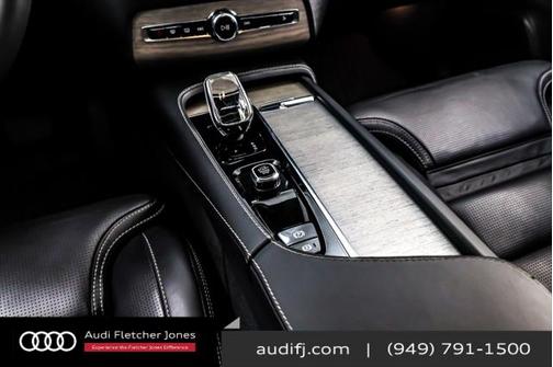 2023 Volvo XC90 Recharge Plug-In Hybrid T8 Ultimate Dark Theme 7-Seater