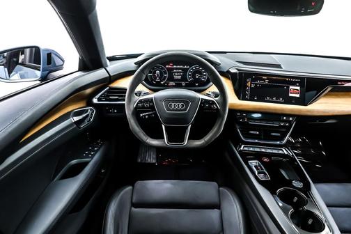 2023 Audi e-tron GT Premium Plus quattro