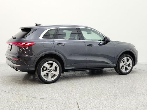 Tambora Gray Metallic 2026 Audi Q5 Premium Plus TFSI quattro S tronic