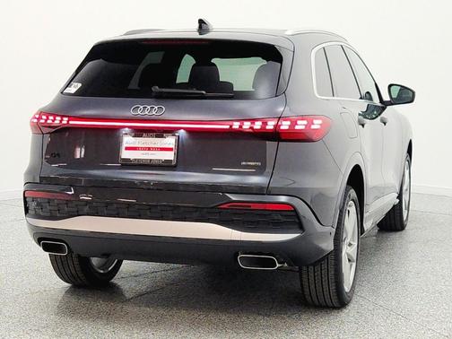 Tambora Gray Metallic 2026 Audi Q5 Premium Plus TFSI quattro S tronic