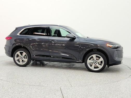 Tambora Gray Metallic 2026 Audi Q5 Premium Plus TFSI quattro S tronic