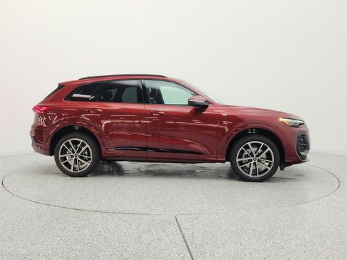 Grenadine Red Metallic 2026 Audi Q5 Premium Plus TFSI quattro S tronic