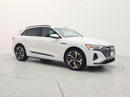 Glacier White Metallic 2024 Audi Q8 e-tron Premium Plus
