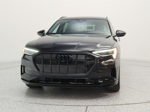 Mythos Black Metallic 2022 Audi e-tron Premium Plus