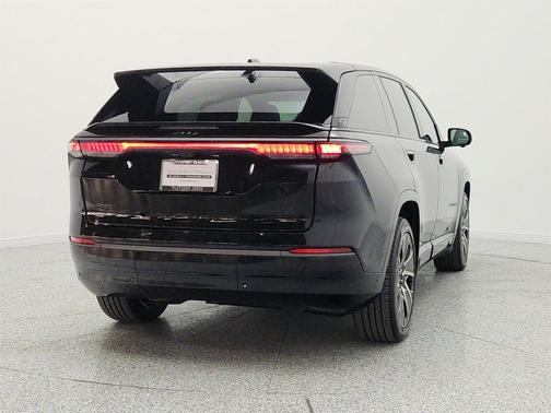 Diamond Black Crystal Pearlcoat 2025 Jeep Wagoneer S Limited