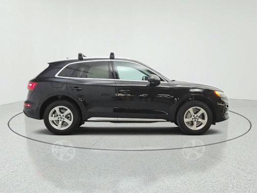 Mythos Black Metallic 2023 Audi Q5 40 Premium