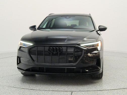 Mythos Black Metallic 2023 Audi e-tron Premium Plus quattro