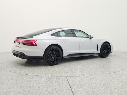 Suzuka Gray Metallic 2023 Audi e-tron GT Premium Plus quattro