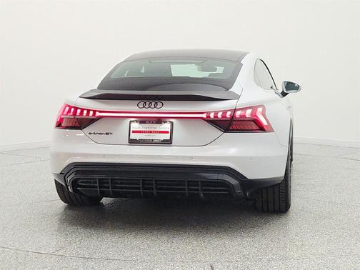 Suzuka Gray Metallic 2023 Audi e-tron GT Premium Plus quattro