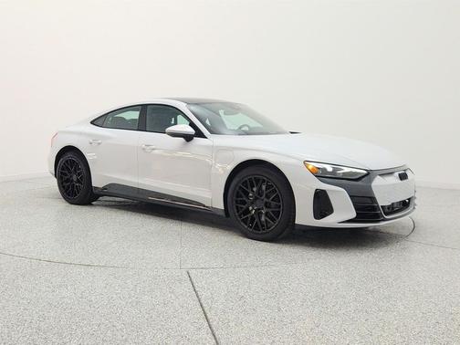Suzuka Gray Metallic 2023 Audi e-tron GT Premium Plus quattro