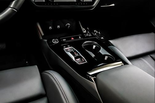 2025 Audi Q6 e-tron Premium Plus quattro