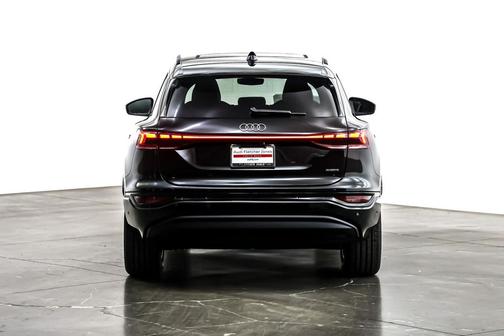 2025 Audi Q6 e-tron Premium Plus quattro