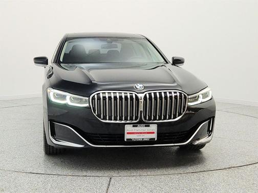 Black Sapphire Metallic 2022 BMW 740 i