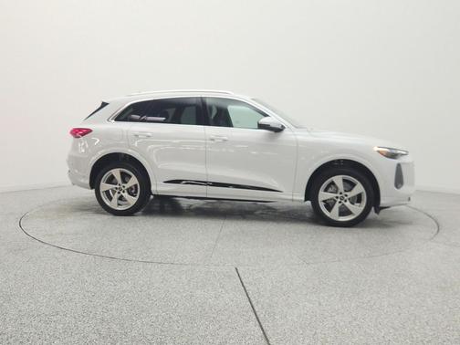 Glacier White Metallic 2025 Audi Q5 Premium Plus TFSI quattro S tronic